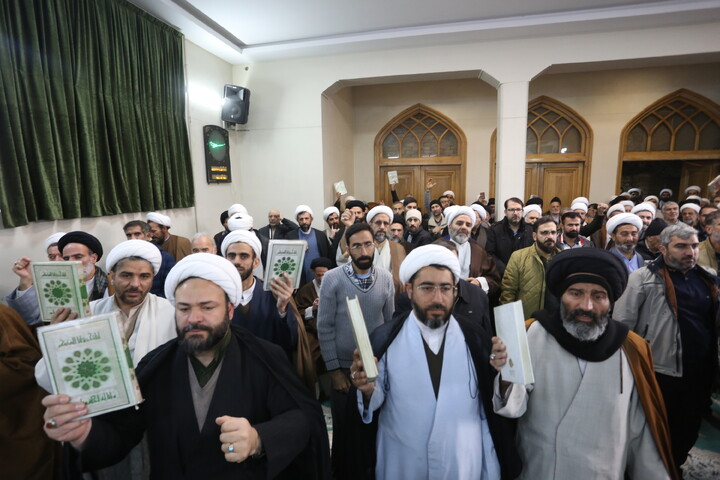 تصاویر / خروش حوزویان اصفهان در محکومیت اهانت به قرآن و مقدسات اسلامی و رهبری