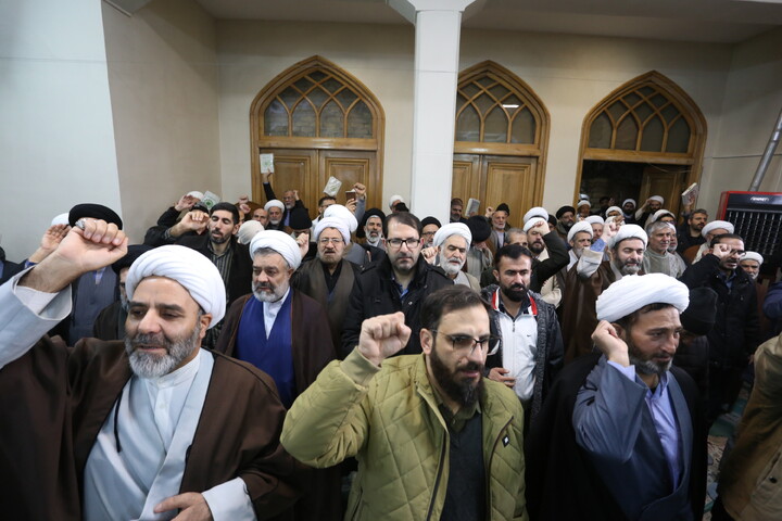 تصاویر / خروش حوزویان اصفهان در محکومیت اهانت به قرآن و مقدسات اسلامی و رهبری