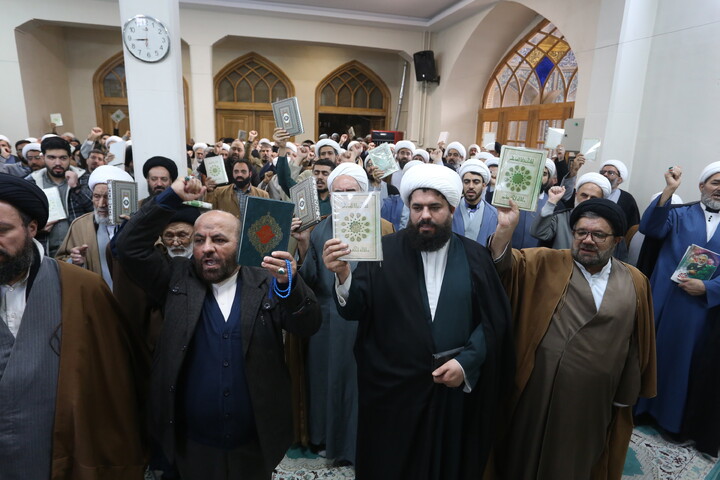 تصاویر / خروش حوزویان اصفهان در محکومیت اهانت به قرآن و مقدسات اسلامی و رهبری