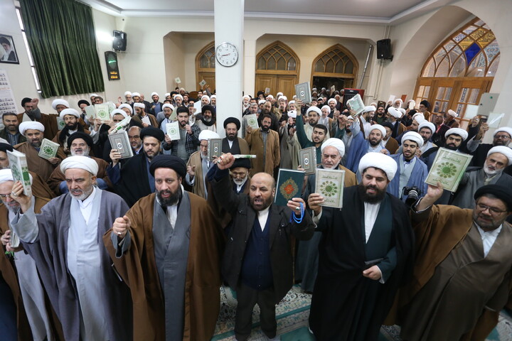 تصاویر / خروش حوزویان اصفهان در محکومیت اهانت به قرآن و مقدسات اسلامی و رهبری