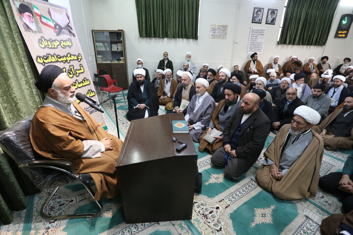 تصاویر / خروش حوزویان اصفهان در محکومیت اهانت به قرآن و مقدسات اسلامی و رهبری