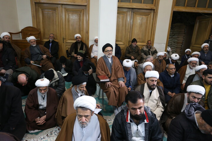 تصاویر / خروش حوزویان اصفهان در محکومیت اهانت به قرآن و مقدسات اسلامی و رهبری