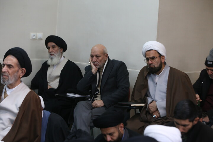 تصاویر / خروش حوزویان اصفهان در محکومیت اهانت به قرآن و مقدسات اسلامی و رهبری