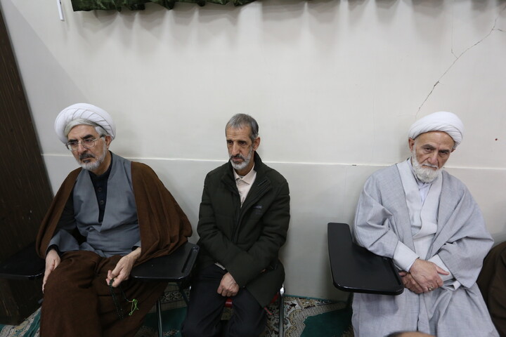 تصاویر / خروش حوزویان اصفهان در محکومیت اهانت به قرآن و مقدسات اسلامی و رهبری