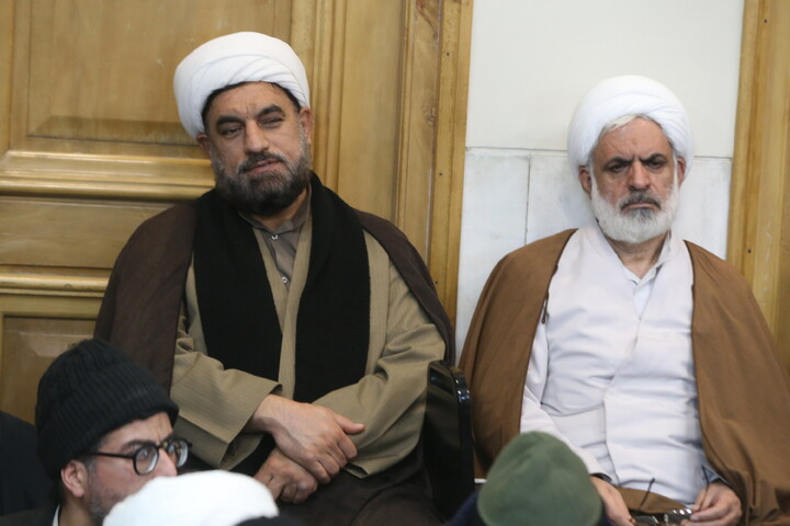 تصاویر / خروش حوزویان اصفهان در محکومیت اهانت به قرآن و مقدسات اسلامی و رهبری