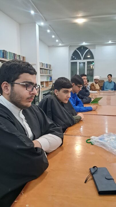 تصاویر/جلسه هفتگی امام جمعه آران وبیدگل با طلاب مدرسه علمیه امیر المومنین (ع)