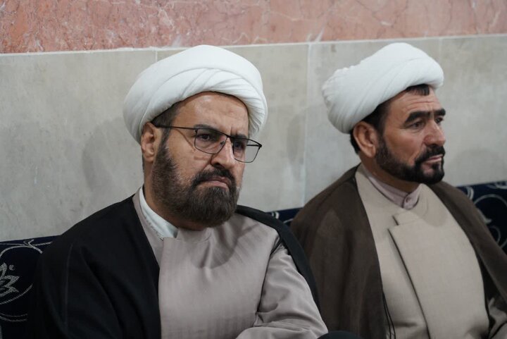 تصاویر/ اجتماع طلاب و روحانیون لرستانی در محکومیت هتک‌حرمت به قرآن کریم و مرجعیت دینی