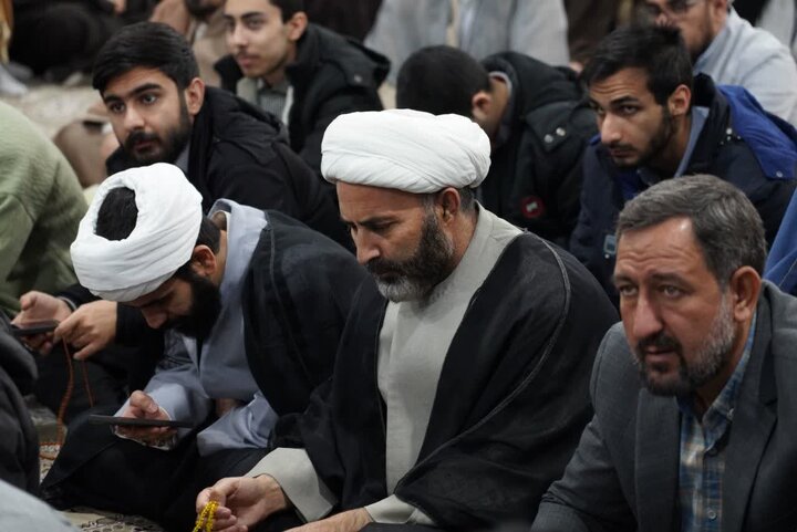 تصاویر/ اجتماع طلاب و روحانیون لرستانی در محکومیت هتک‌حرمت به قرآن کریم و مرجعیت دینی