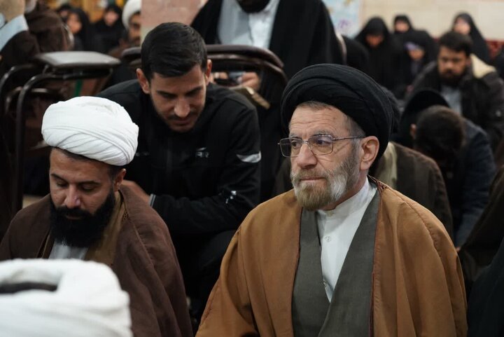 تصاویر/ اجتماع طلاب و روحانیون لرستانی در محکومیت هتک‌حرمت به قرآن کریم و مرجعیت دینی