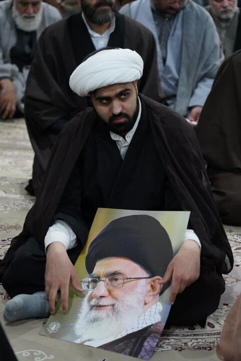 تصاویر/ اجتماع طلاب و روحانیون لرستانی در محکومیت هتک‌حرمت به قرآن کریم و مرجعیت دینی