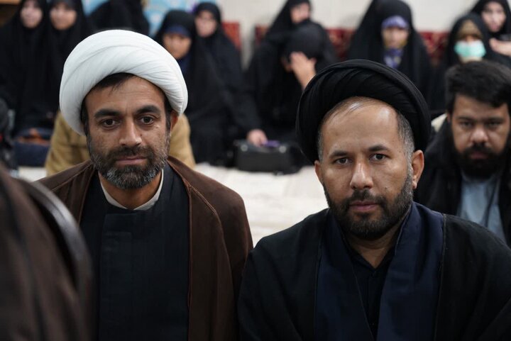 تصاویر/ اجتماع طلاب و روحانیون لرستانی در محکومیت هتک‌حرمت به قرآن کریم و مرجعیت دینی