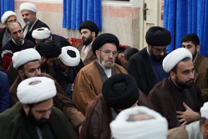 تصاویر/ اجتماع طلاب و روحانیون لرستانی در محکومیت هتک‌حرمت به قرآن کریم و مرجعیت دینی