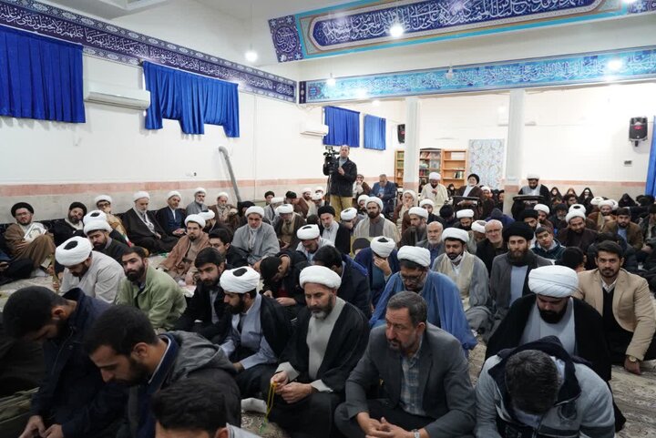 تصاویر/ اجتماع طلاب و روحانیون لرستانی در محکومیت هتک‌حرمت به قرآن کریم و مرجعیت دینی