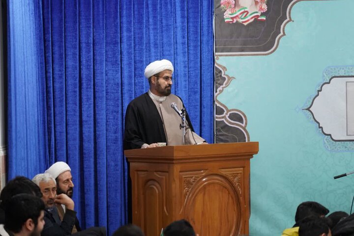 تصاویر/ اجتماع طلاب و روحانیون لرستانی در محکومیت هتک‌حرمت به قرآن کریم و مرجعیت دینی