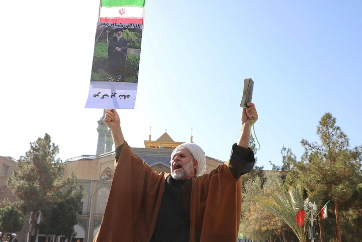 تصاویر/ خروش حوزویان در دفاع از قرآن و مقدسات