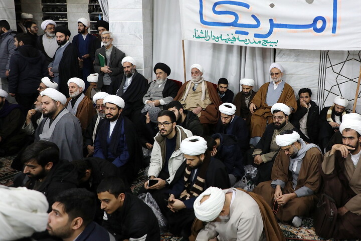 تصاویر/ خروش حوزویان در دفاع از قرآن و مقدسات