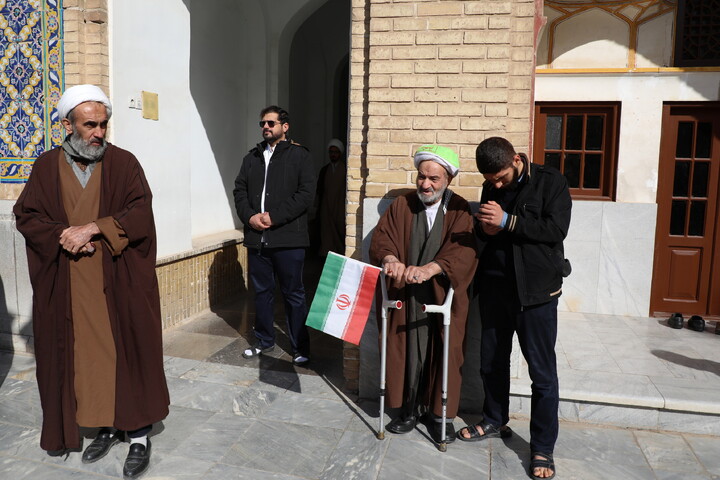 تصاویر/ خروش حوزویان در دفاع از قرآن و مقدسات