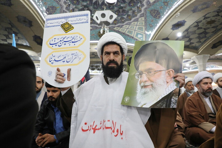 تصاویر/ خروش حوزویان در دفاع از قرآن و مقدسات