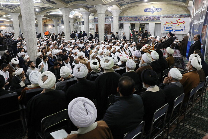 تصاویر/ خروش حوزویان در دفاع از قرآن و مقدسات