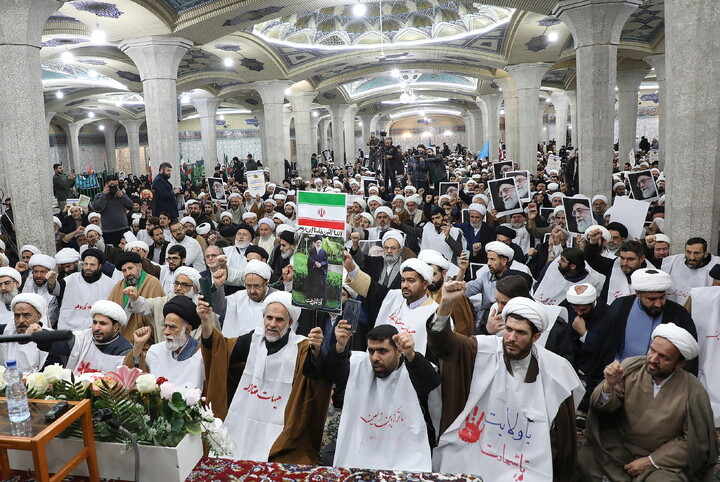 تصاویر/ خروش حوزویان در دفاع از قرآن و مقدسات