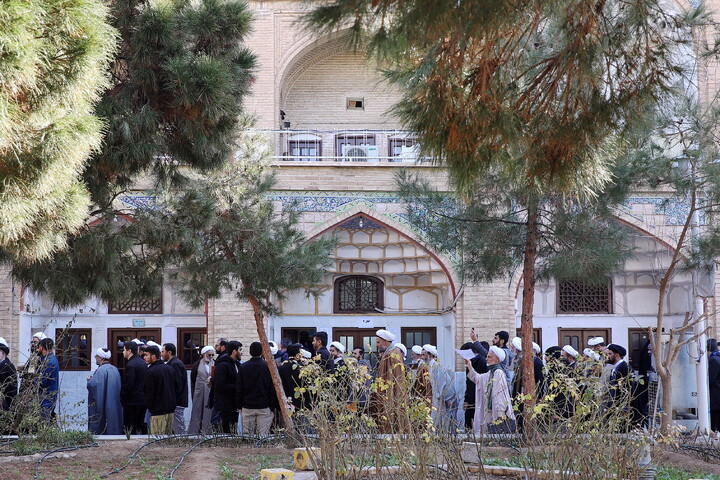 تصاویر/ خروش حوزویان در دفاع از قرآن و مقدسات