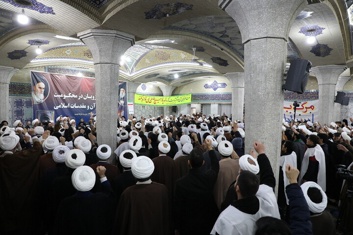 تصاویر/ خروش حوزویان در دفاع از قرآن و مقدسات