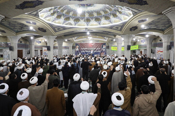 تصاویر/ خروش حوزویان در دفاع از قرآن و مقدسات