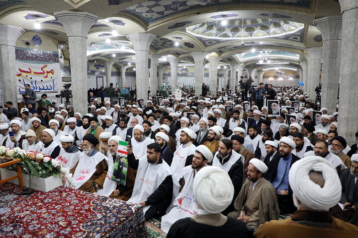 تصاویر/ خروش حوزویان در دفاع از قرآن و مقدسات