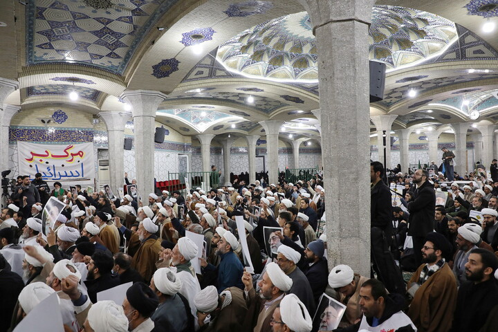 تصاویر/ خروش حوزویان در دفاع از قرآن و مقدسات