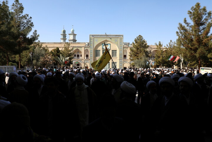 تصاویر/ خروش حوزویان در دفاع از قرآن و مقدسات