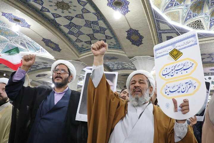 تصاویر/ خروش حوزویان در دفاع از قرآن و مقدسات