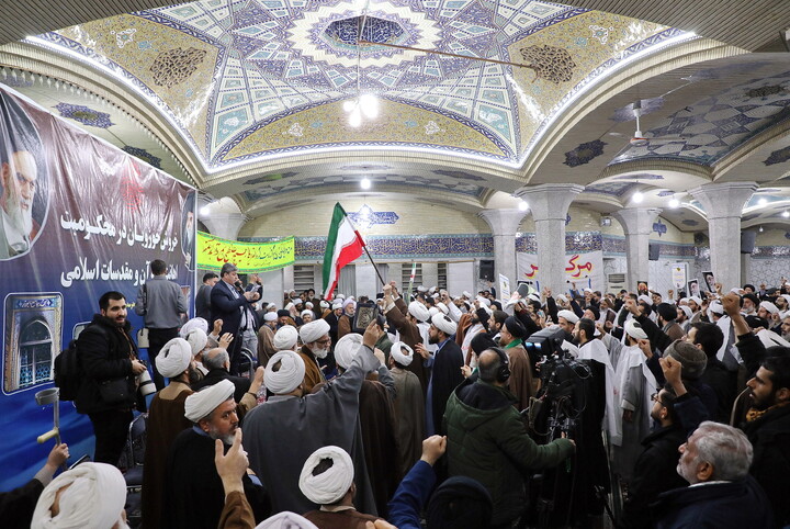 تصاویر/ خروش حوزویان در دفاع از قرآن و مقدسات