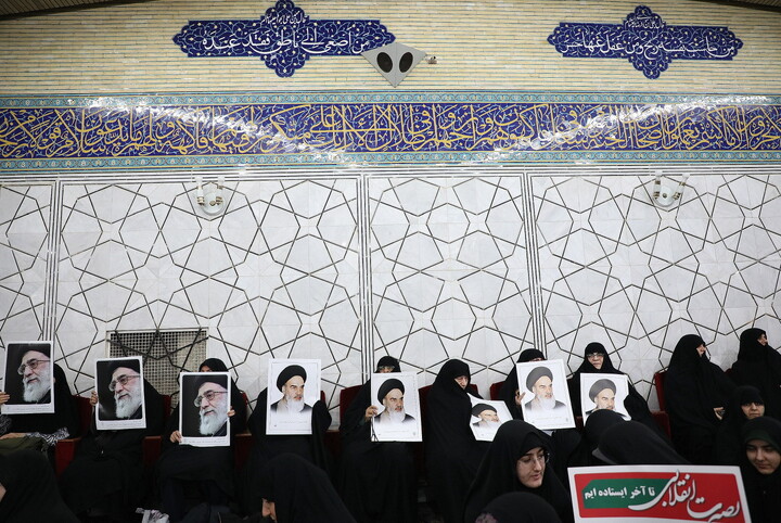 تصاویر/ خروش حوزویان در دفاع از قرآن و مقدسات