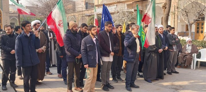 تصاویر/ خروش حوزویان تهران در محکومیت جسارت به قرآن کریم و مقدسات اسلامی و ملی