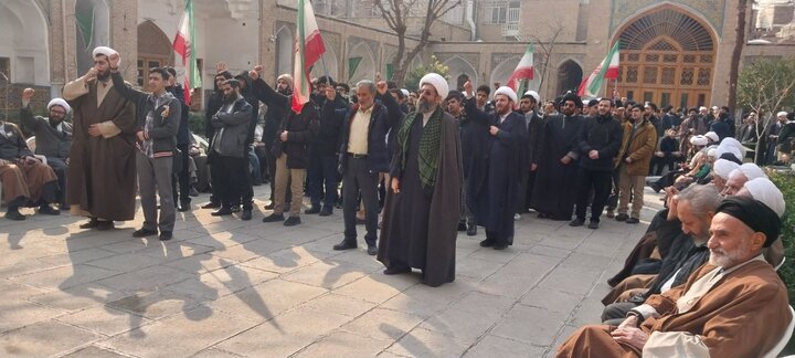 تصاویر/ خروش حوزویان تهران در محکومیت جسارت به قرآن کریم و مقدسات اسلامی و ملی