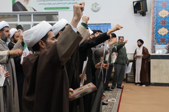 تصاویر/تجمع اعتراضی طلاب و روحانیون بیرجند در دفاع از قرآن و رهبر معظم انقلاب