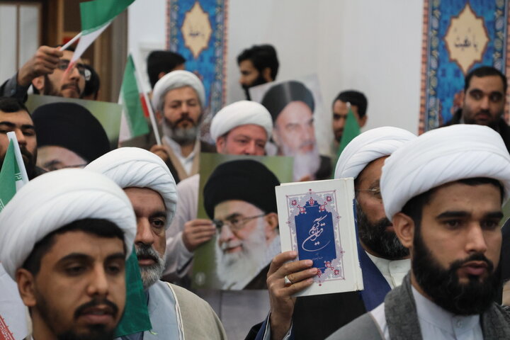 تصاویر/تجمع اعتراضی طلاب و روحانیون بیرجند در دفاع از قرآن و رهبر معظم انقلاب