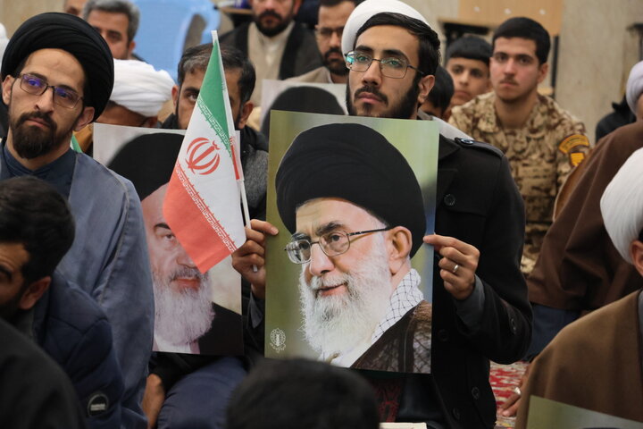 تصاویر/تجمع اعتراضی طلاب و روحانیون بیرجند در دفاع از قرآن و رهبر معظم انقلاب