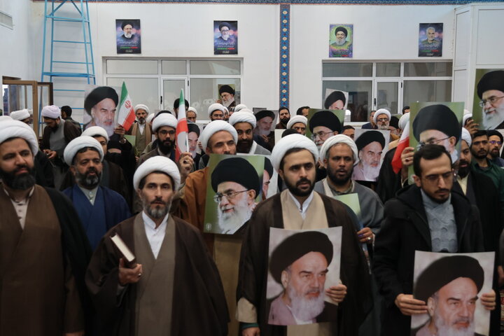 تصاویر/تجمع اعتراضی طلاب و روحانیون بیرجند در دفاع از قرآن و رهبر معظم انقلاب