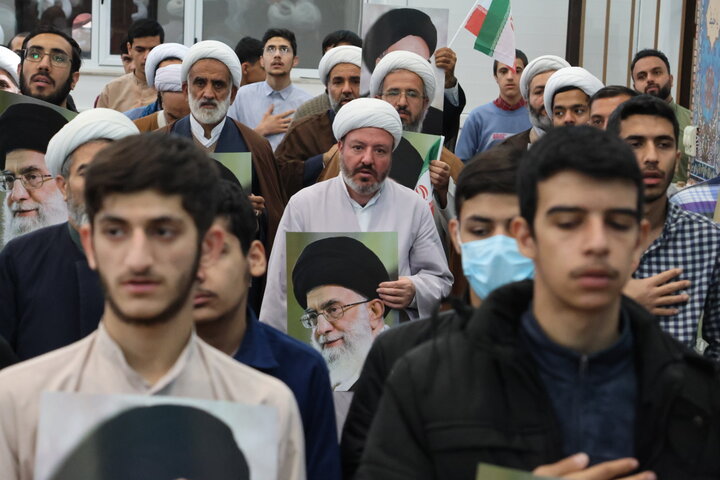 تصاویر/تجمع اعتراضی طلاب و روحانیون بیرجند در دفاع از قرآن و رهبر معظم انقلاب