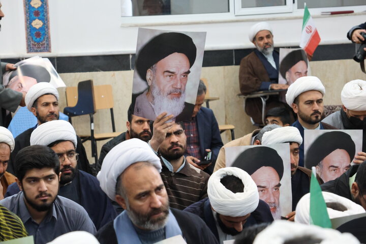 تصاویر/تجمع اعتراضی طلاب و روحانیون بیرجند در دفاع از قرآن و رهبر معظم انقلاب