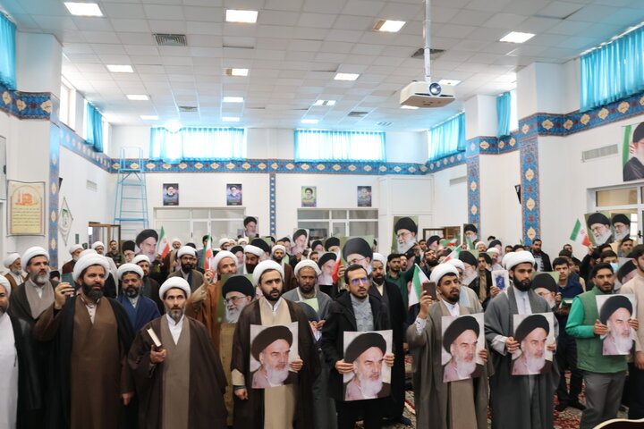 تصاویر/تجمع اعتراضی طلاب و روحانیون بیرجند در دفاع از قرآن و رهبر معظم انقلاب