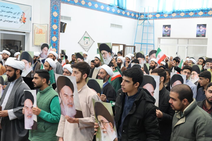 تصاویر/تجمع اعتراضی طلاب و روحانیون بیرجند در دفاع از قرآن و رهبر معظم انقلاب