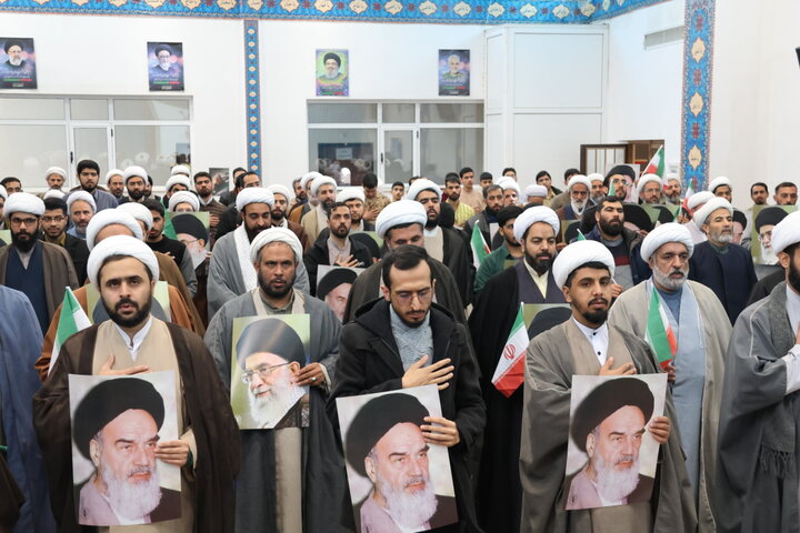 تصاویر/تجمع اعتراضی طلاب و روحانیون بیرجند در دفاع از قرآن و رهبر معظم انقلاب