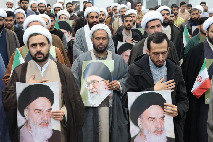 تصاویر/تجمع اعتراضی طلاب و روحانیون بیرجند در دفاع از قرآن و رهبر معظم انقلاب