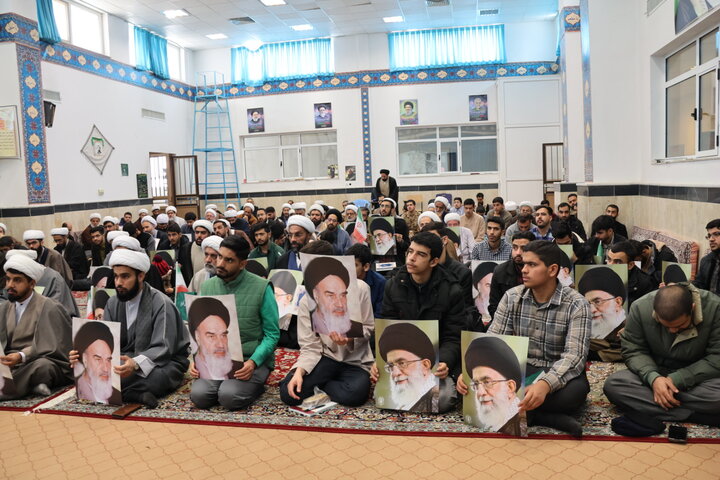 تصاویر/تجمع اعتراضی طلاب و روحانیون بیرجند در دفاع از قرآن و رهبر معظم انقلاب