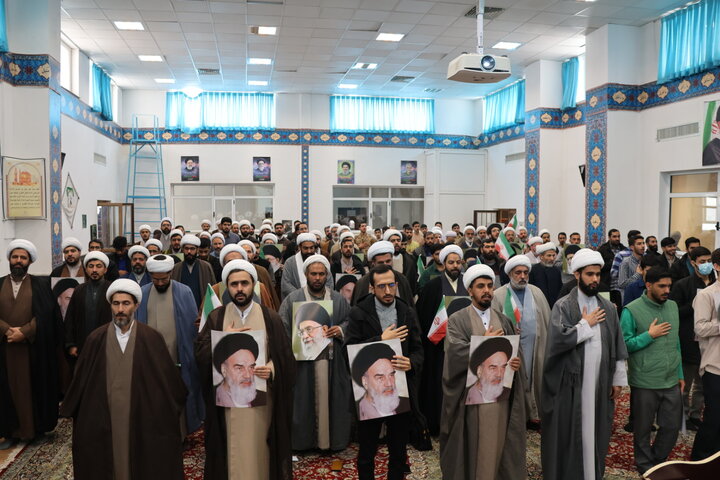 تصاویر/تجمع اعتراضی طلاب و روحانیون بیرجند در دفاع از قرآن و رهبر معظم انقلاب