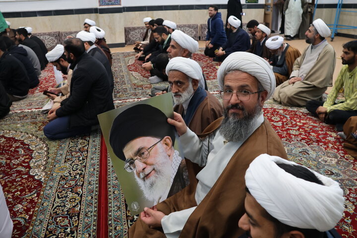 تصاویر/تجمع اعتراضی طلاب و روحانیون بیرجند در دفاع از قرآن و رهبر معظم انقلاب