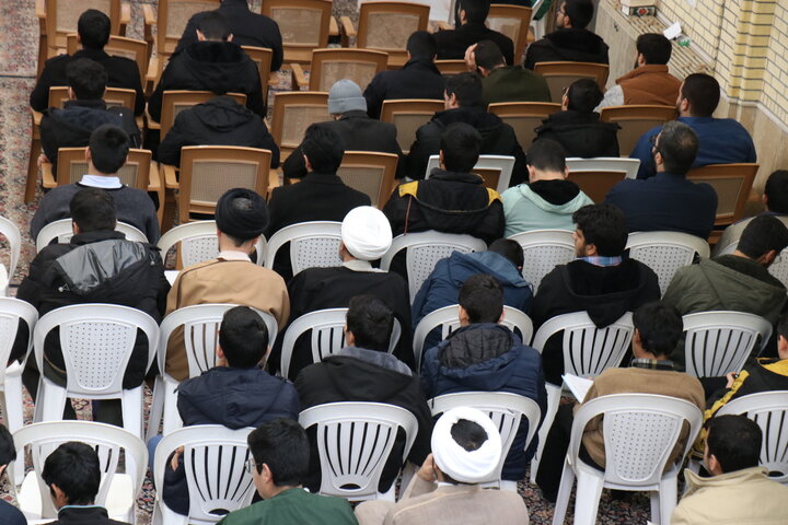 حضور پرشور اساتید و طلاب حوزه‌های علمیه برادران در مدرسه علمیه صالحیه کرمان