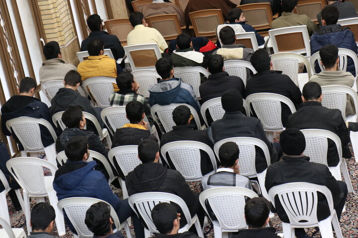حضور پرشور اساتید و طلاب حوزه‌های علمیه برادران در مدرسه علمیه صالحیه کرمان
